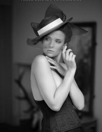 01.Aleksandra Ariel Berndt Photography www.mabprofilm BW